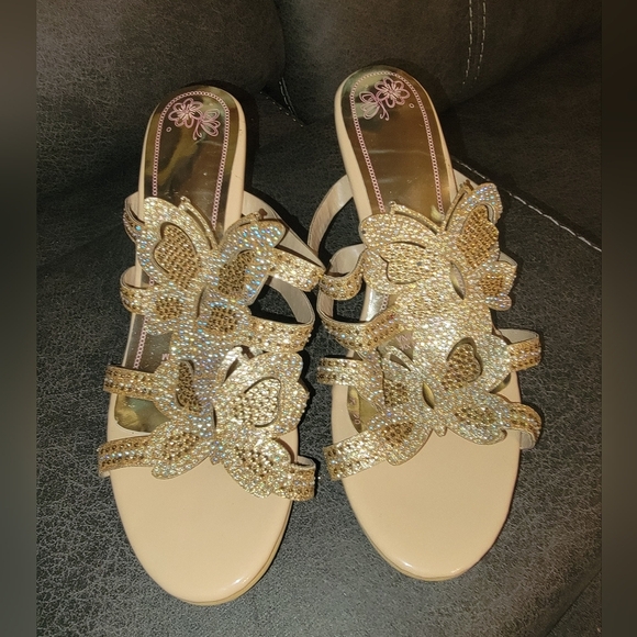 NWOT BEAUTIFUL BUTTERFLY RHINESTONES SHOES SIZE 39 - Picture 3 of 8